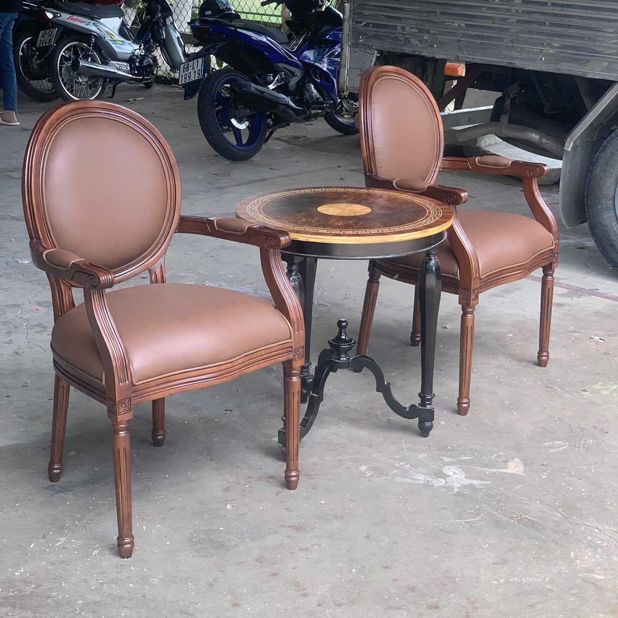 BÀN TRÀ GÓC TRANG TRÍ TÂN CỔ ĐIỂN